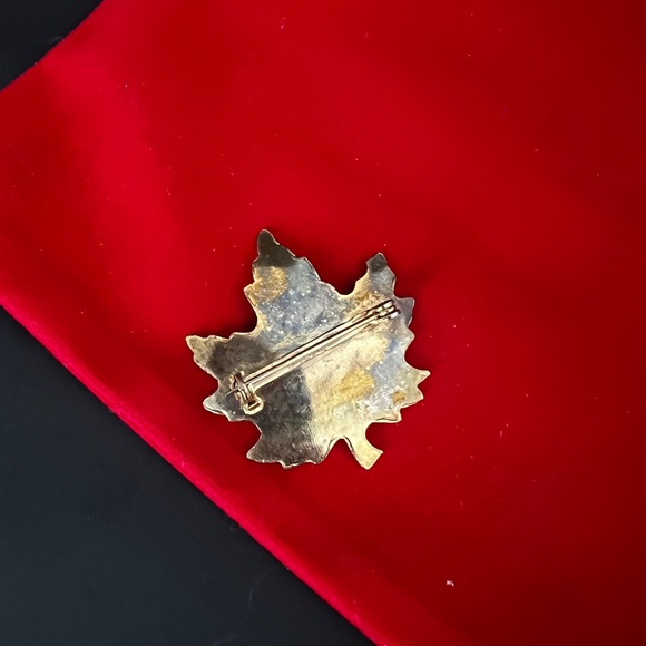 Gold Leaf Brooch with Pink Rose Embroidery Vintage 60 - Picture 4 of 7